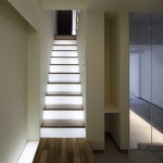 階段は足元が明るい方が使いやすい。